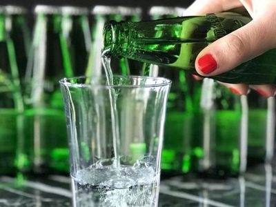 Maden suyu hangi mineralleri içerir, neye iyi gelir, zayıflatır mı? Şişkinliği yok eden maden suyunun faydaları 