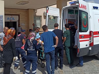 Malatya'da korkutan kaza! Tır ile çarpışan otomobil alev aldı! Çok sayıda yaralı var