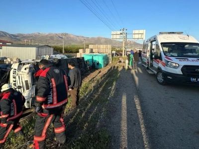 Malatya’da otobüs otomobille çarpıştı: 22 kişi yaralandı