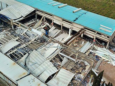 Malatya’daki deprem sonrası Kahramanmaraş’ta fabrika yıkıldı! Ölü ve yaralılar var