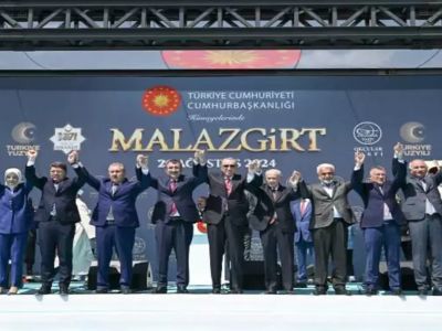 Malazgirt Zaferi'nin 953. Yıl Dönümü: Cumhurbaşkanı Erdoğan Muş'ta Büyük Bir Coşkuyla Kutlamalar Gerçekleştirildi