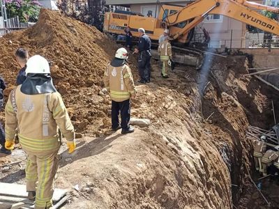 Maltepe'de inşaat alanında göçük meydana geldi! 2 kişi göçük altında kaldı ekipler kurtarma çalışmalarına devam ediyor