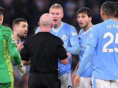 Manchester City-Tottenham maçının hakeminden skandal karar: Ülkenin gündemine oturdu