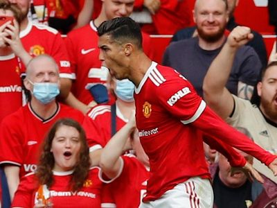 Manchester Unitedlı Cristiano Ronaldo futbol tarihinin en golcü ismi oldu!