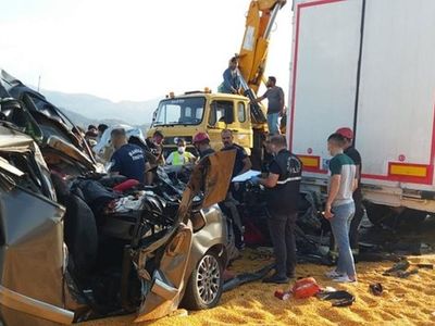 Manisa'da Feci Kaza: 3 Ölü, 5 Yaralı