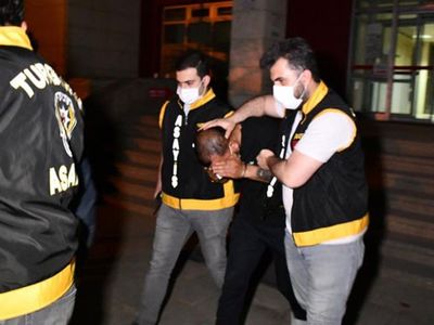 Manisa’da İlginç Olay: Alkol Alıp Birbirlerini Bıçakladılar