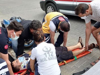 Manisa'da Motosiklet İle Hafif Ticari Araç Çarpıştı: 1 Yaralı
