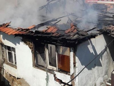 Manisa’da Müstakil Bir Ev Alev Alev Yandı