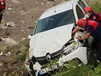 Manzara Seyrederken Aracı Uçurumdan Uçtu