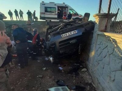 Mardin’de araç devrildi: Çok sayıda kişi yaşamını yitirdi