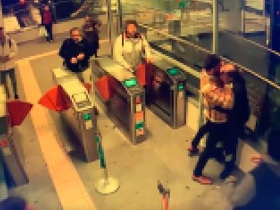 Marmaray istasyonunda güvenlik görevlisi alkollü yolcuyu vurdu!