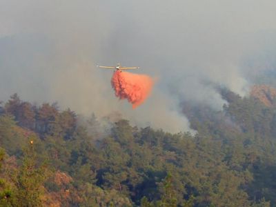 Marmaris yanıyor! 20 helikopter, 14 uçak ile söndürme çalışmaları havadan devam ediyor