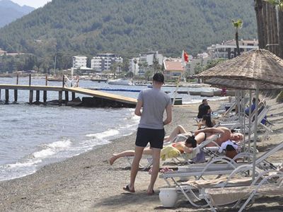 Marmaris’te Sahillerin Tadını Turistler Çıkarıyor