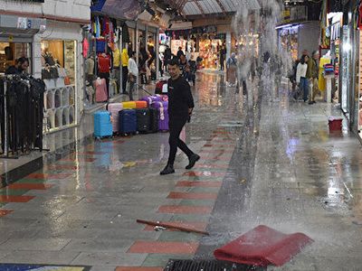 Marmaris’te Yağmur Yağdı: 15 Dakikada Birçok Yer Sular Altında Kaldı