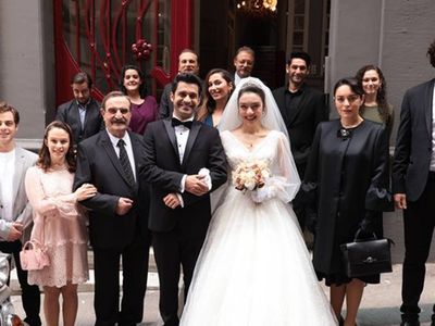 Masumlar Apartmanı dizisinin güzel oyuncusu sessiz sedasız evlendi: İlk yorum Ezgi Mola’dan geldi