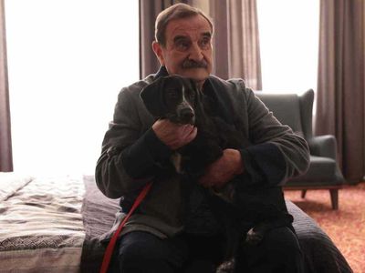 Masumlar Apartmanı Hikmet Baba öldü mü, diziden çıktı mı? Metin Coşkun diziden neden ayrıldı mı? Masumlar Apartmanı final mi olacak?