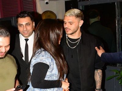 Mauro Icardi ve Wanda Nara İstanbul sokaklarında: Taraftarlardan sevgi seli