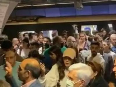 Mecidiyeköy metroda korkutan olay: Bir anda raylara düştü!