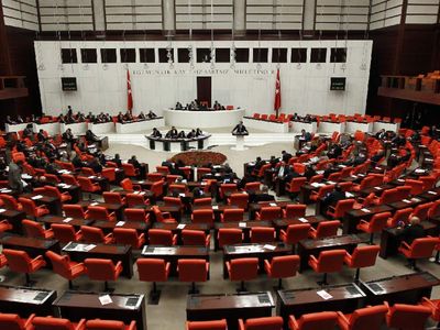 Meclis deprem sonrası yeniden mesaide: Gündemde kritik konular var