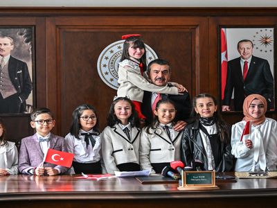 Meclis’te 23 Nisan coşkusu: Milli Eğitim Bakanı Tekin, koltuğunu 11 yaşındaki Irmak'a devretti!