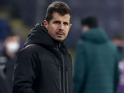 Medipol Başakşehir Teknik Direktörü Emre Belözoğlu'dan, Galatasaray'ın yeni hocası Okan Buruk'a sosyal medyadan dikkat çeken mesaj geldi!