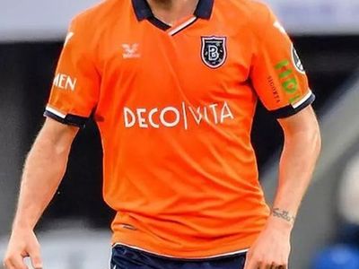 Medipol Başakşehir Tolga Ciğerci ile yollarını ayırdı mı? Tolga Ciğerci’nin yeni takımı belli oldu mu? Başakşehir ile sözleşmesi sona eren Tolga Ciğerci Antalyaspor ile anlaşmaya çok yakın