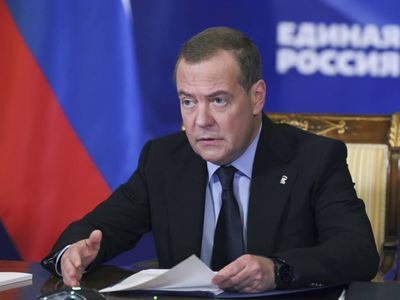 Medvedev: Tehdit bile savaş hazırlığıdır