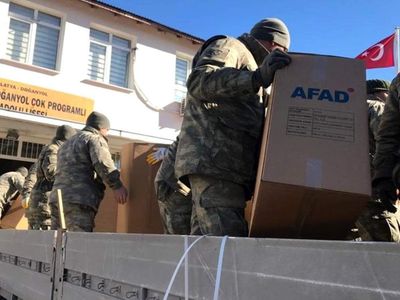 Mehmetçik arama kurtarma çalışmalarına katıldı: Vatandaşlar için faaliyetler sürüyor