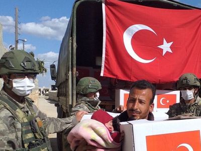 Mehmetçik Bahar Kalkanı Bölgesine Gıda Yardımında Bulundu