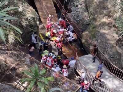 Meksika'da kabus dolu anlar! Belediye başkanı dahil 25 yarılı var!