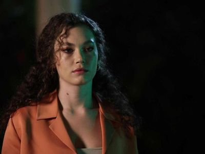 Melisa Şenolsun yaz sezonunu açtı! Deniz yatağındaki pozları aşık etti