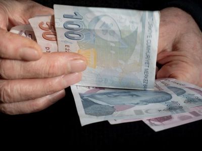 Memur ve emekli maaşı ne zaman yatacak, bayramdan önce ödenecek mi? Milyonların gözü hükümetten gelecek açıklamada