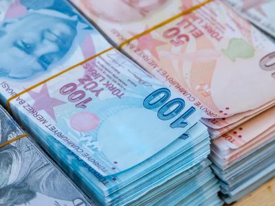 Memur ve memur emeklilerine çifte zam müjdesi geldi! 2900 TL daha fazla alınacak