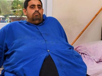 Mersin’de 270 kiloluk Salim’in zor anları: İtfaiyeyle evden çıkarıldı!
