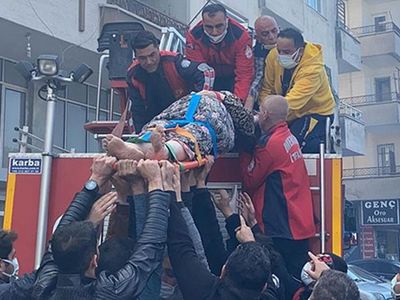 Mersin'de 5 Katlı Apartmanda Korkutan Yangın