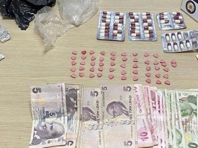 Mersin’de Bir Takside Bulunan 4 Zanlıdan Uyuşturucu Çıktı