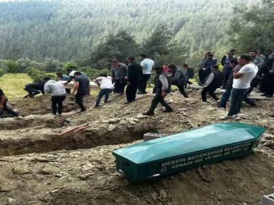 Mersin'de korkunç cinayet: Adamı arabada, kadınla çocuğu evde yakarak katletti! Fail yakalandı!