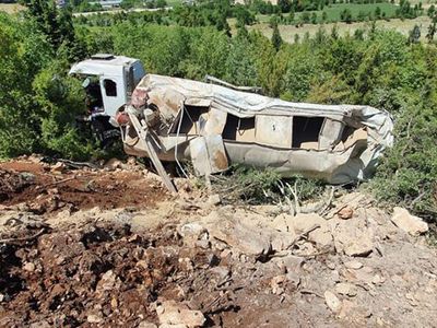 Mersin’de Şarampole Yuvarlanan Kamyonun Sürücüsü Öldü