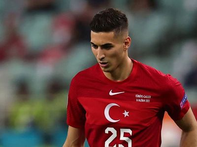 Mert Müldür’ün yeni takımı kim olacak? Galatasaray Mert Müldür’ü mü istiyor? Galatasaray’a Mert Müldür transferinde dev rakipler çıktı