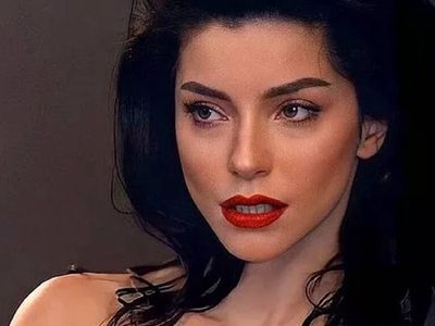Merve Boluğur sahnelerin tozunu attırdı! İlk sahne performansıyla herkesi şaşırttı