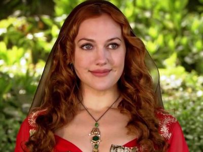 Meryem Uzerli'nin Estetikli Hali Hayranları Tarafından Beğenilmedi