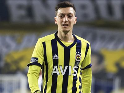 Mesut Özil Formasına Kavuşuyor!