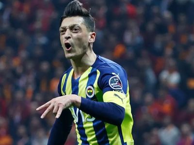 Mesut Özil Göztepe Maçına Yetiştirilmeye Çalışılıyor!