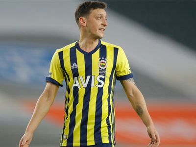 Mesut Özil Kadroya Dönüyor!