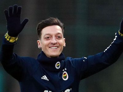 Mesut Özil Kulüp Satın Aldı!