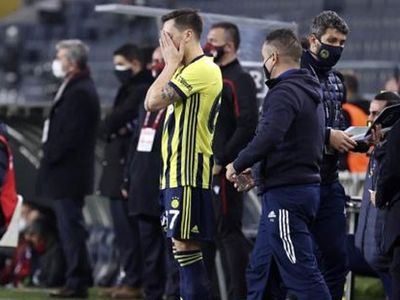 Mesut Özil Sakatlığını Atlattı