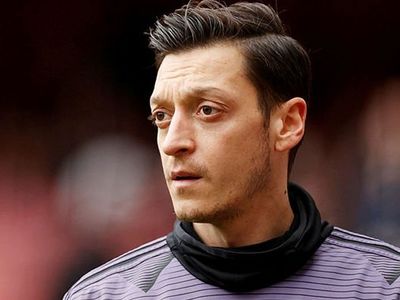 Mesut Özil’den hayranlarını üzen haber: Futbolu bıraktığını açıkladı