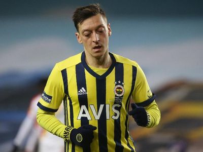Mesut Özil'den Takım Arkadaşlarıyla Kritik Toplantı!