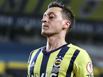 Mesut Özil'in Sahalara Dönüş Tarihi Belli Oldu