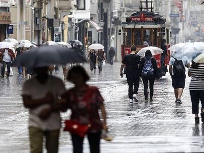 Meteoroloji beklenen uyarıyı yaptı: 72 ilde sağanak ve kar yağışı var